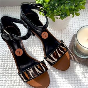 🌴 ☀️Show off that pedicure!!NEW and on TREND!! Tahari Sandals